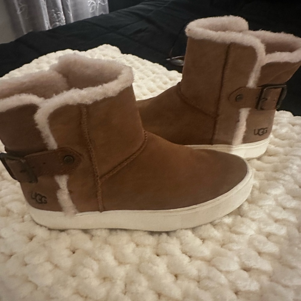 UGG Aika Booties-Chestnut color size 7